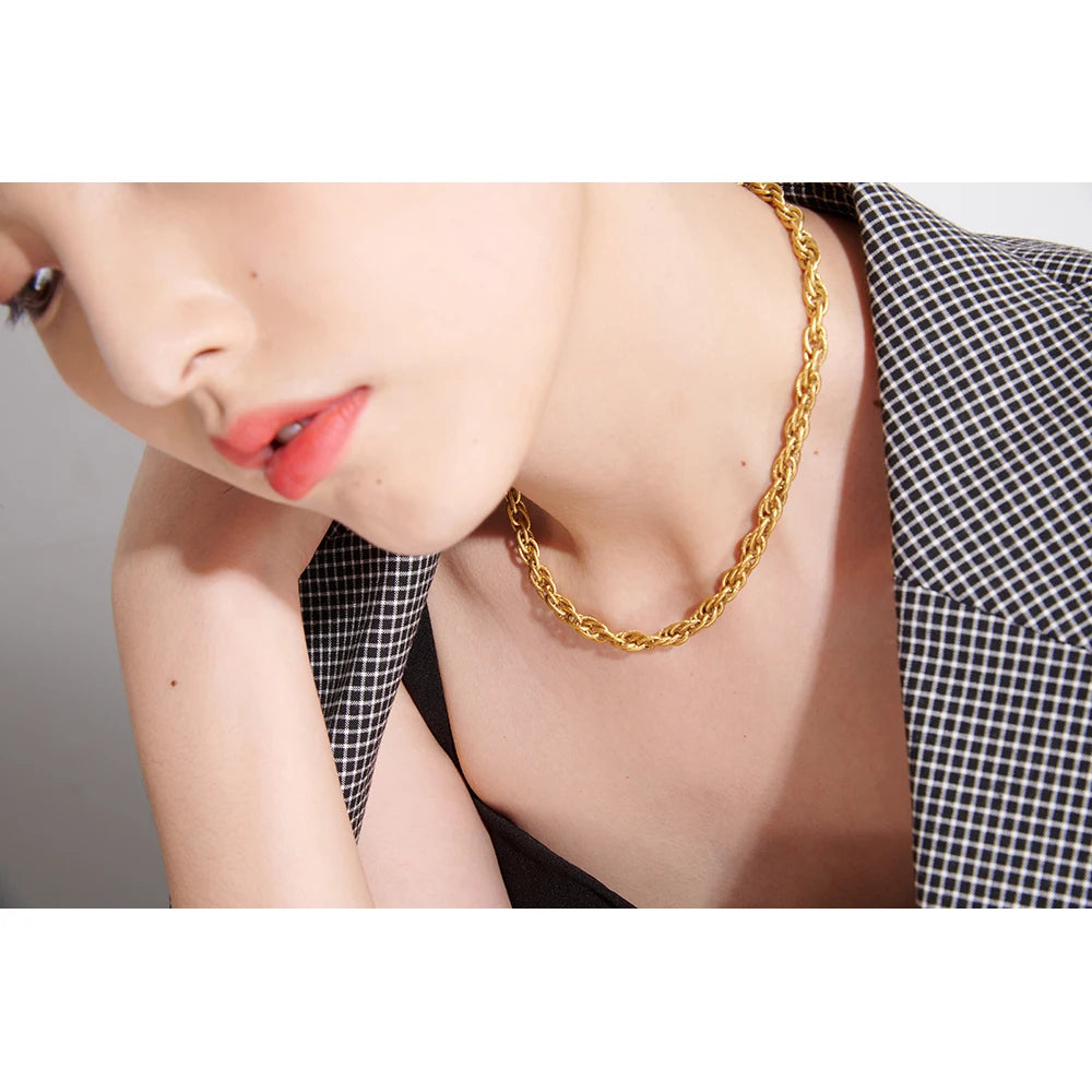 Colar Minimalista Trançado Banhado em Ouro 18K