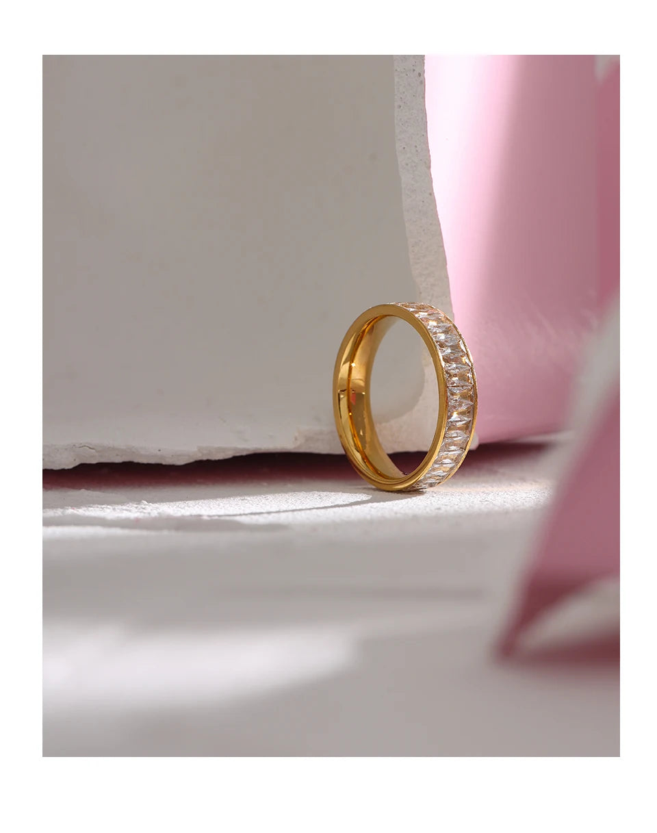 Anel Aliança Zircônias Banhado em Ouro 18K