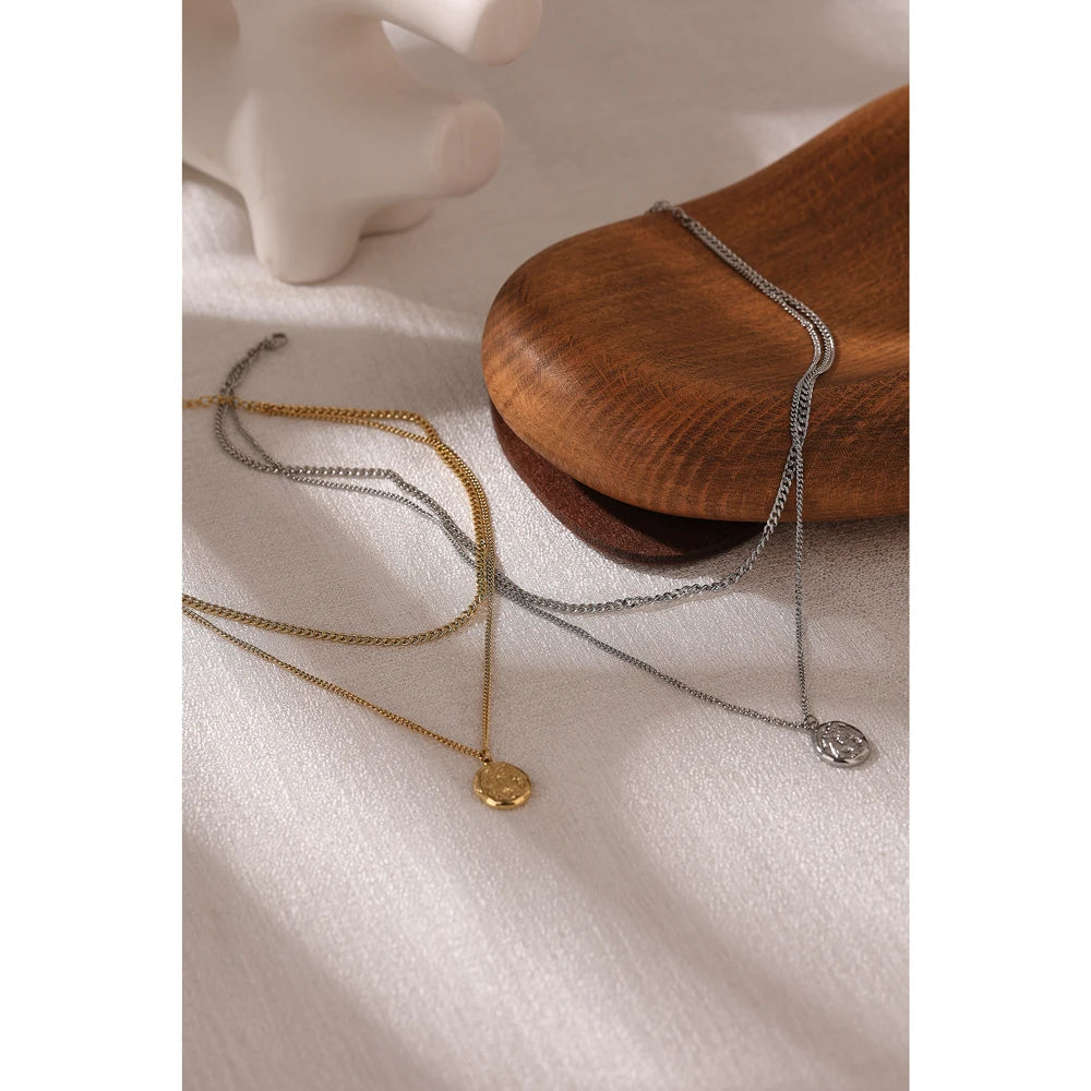 Colar Duplo Medalha Banhado em Ouro 18K