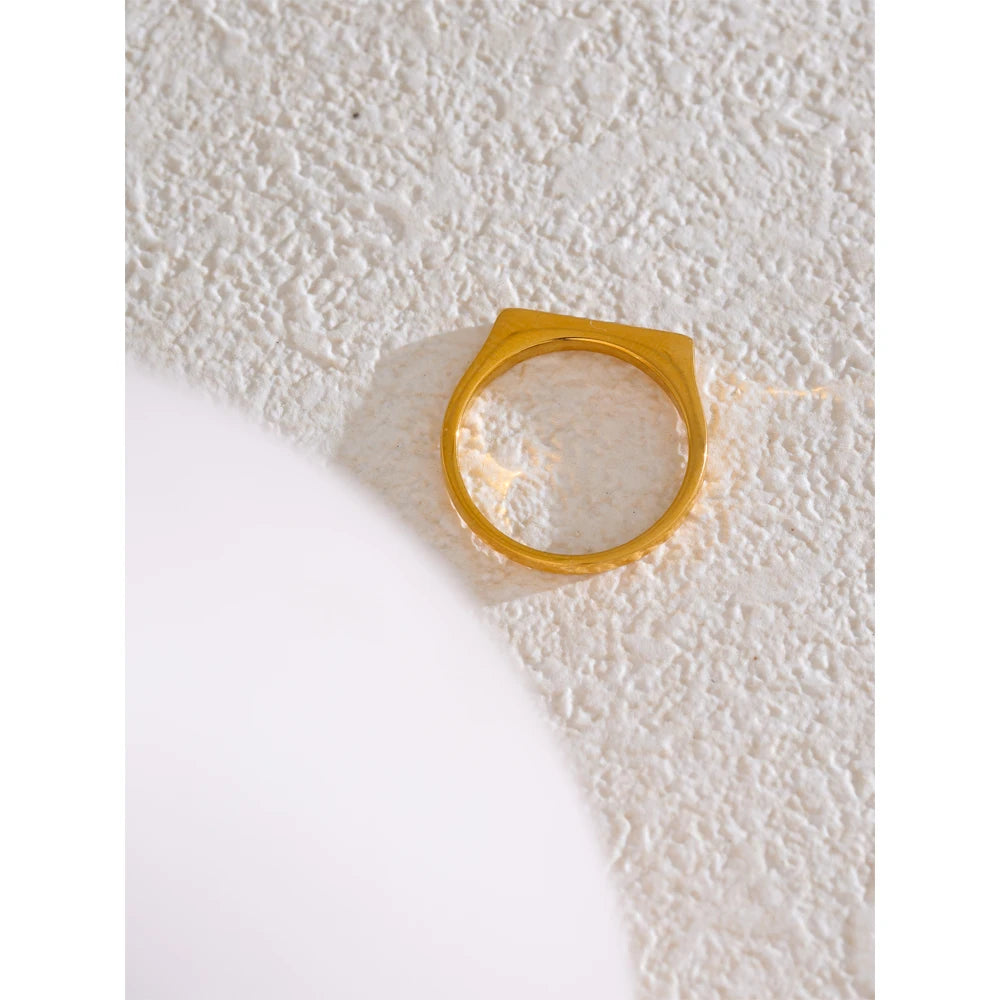 Anel Delicado Quadrado Banhado em Ouro 18K