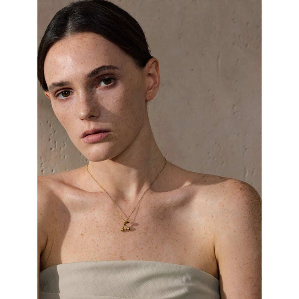 Colar Cereja Banhado em Ouro 18K