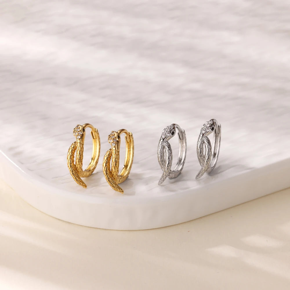 Brinco Cobra com Zircônias Banhado em Ouro 18K