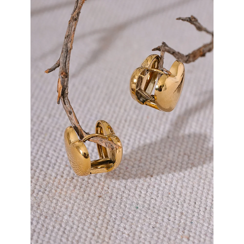 Brinco Pequeno Coração Banhado em Ouro 18K