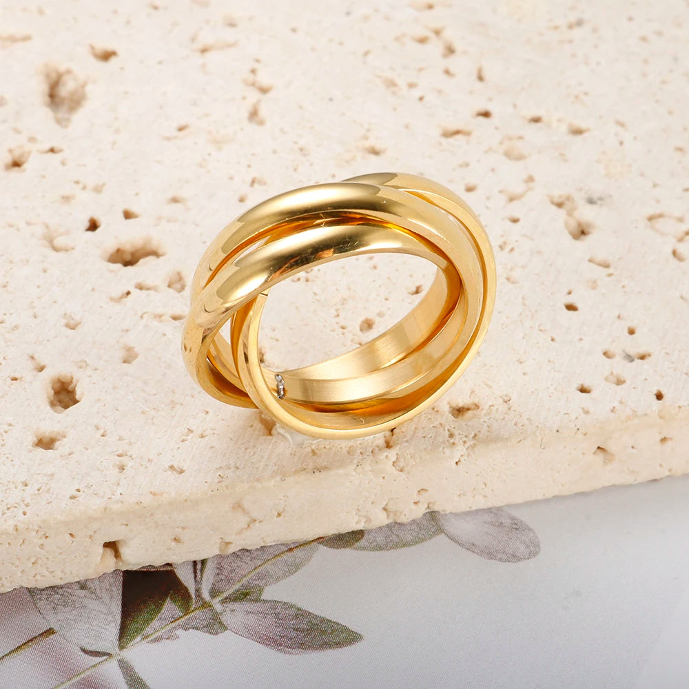 Anel Triplo Elos Interligados Banhado em Ouro 18K