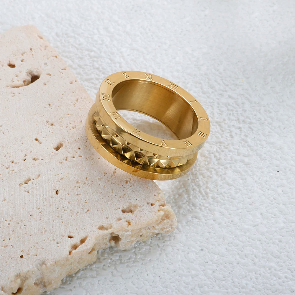 Anel Pirâmides Algarismo Romano Banhado em Ouro 18K