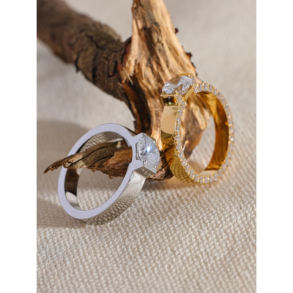 Anel Robusto Cravejado Banhado em Ouro 18K