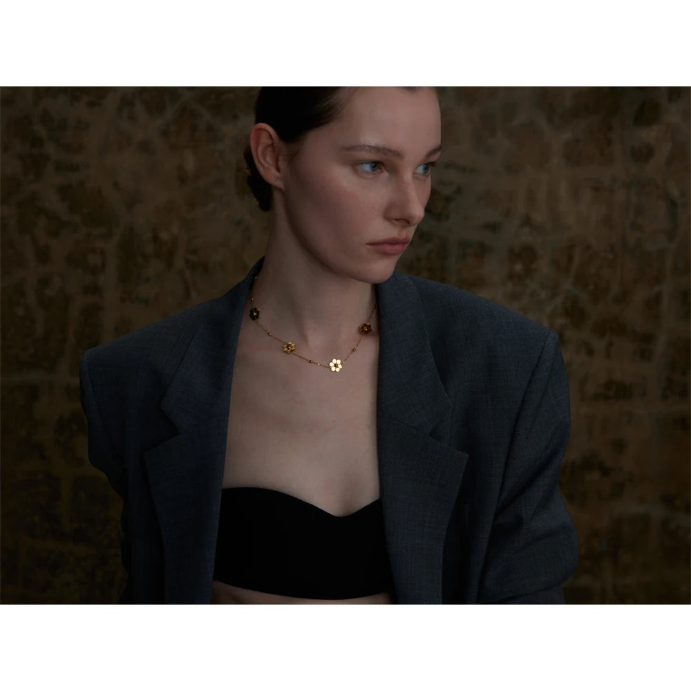 Colar Flower Banhado em Ouro 18K