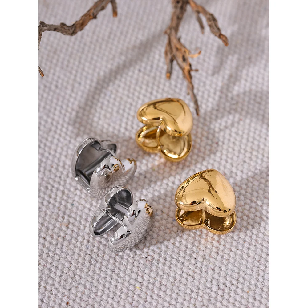 Brinco Pequeno Coração Banhado em Ouro 18K