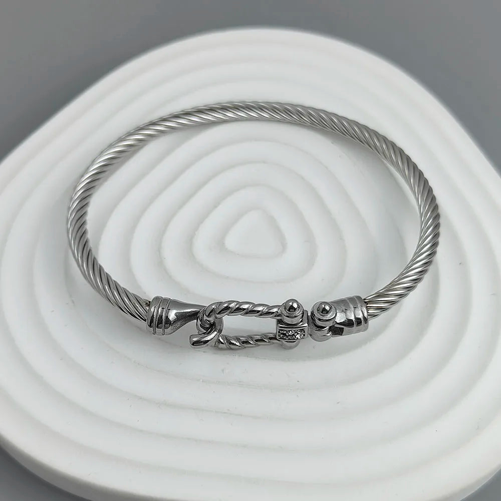 Bracelete Torcido Fivela Banhado em Ouro 18K