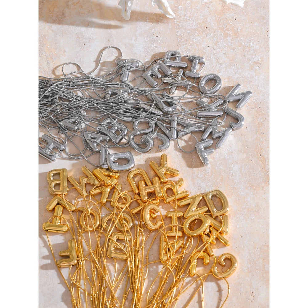 Colar Letra Banhado em Ouro 18K