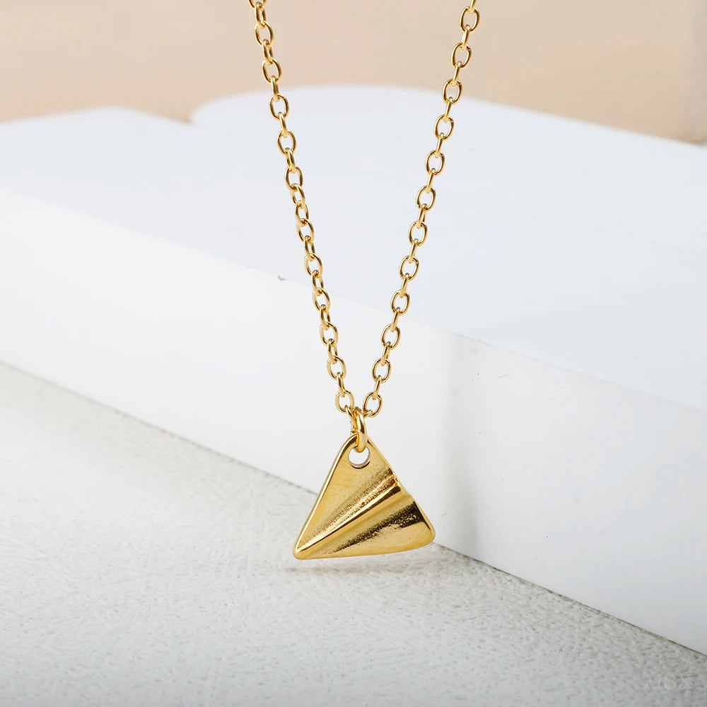 Colar Avião de Papel Banhado em Ouro 18K