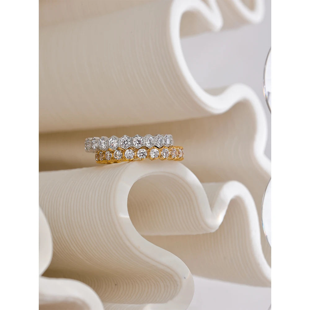 Anel Luxo Zircônias Banhado em Ouro 18K