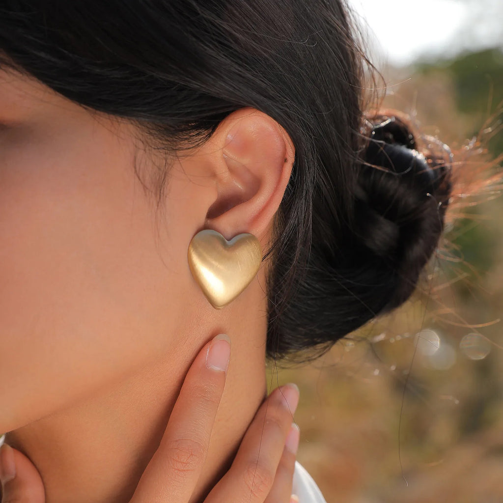 Brinco Chapeado Coração Banhado em Ouro 18K