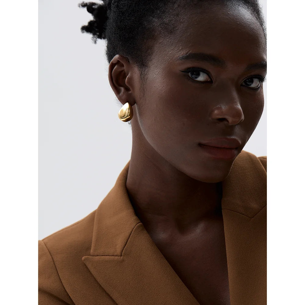 Brinco Oval Moderno Banhado em Ouro 18K