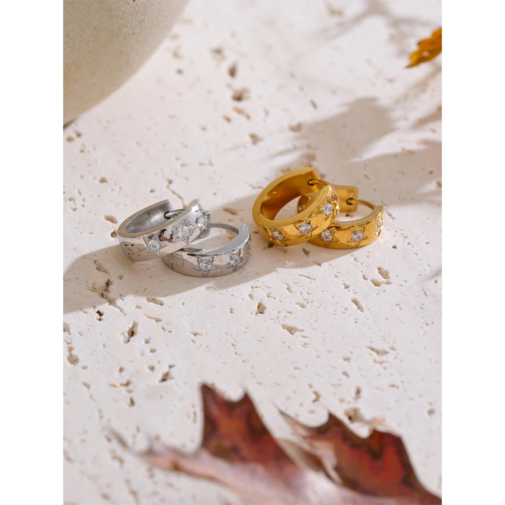 Brinco Zircônias Estrelas Banhado em Ouro 18K