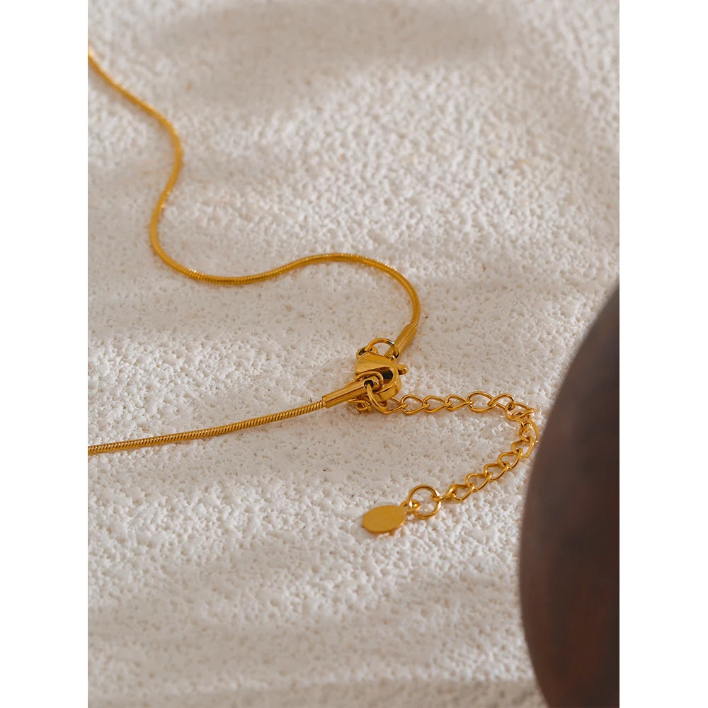 Colar Pingente Coração Vermelho Banhado em Ouro 18K