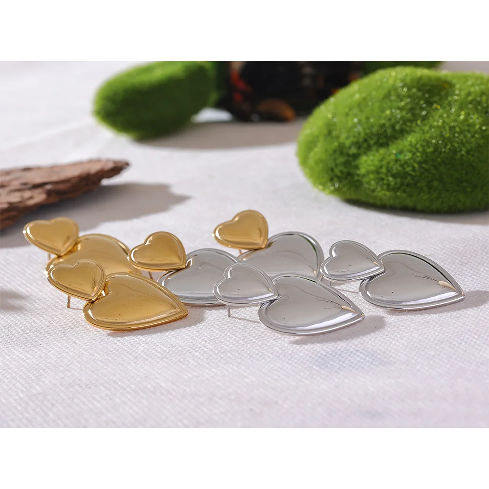 Brinco Dois Corações Banhado em Ouro 18K