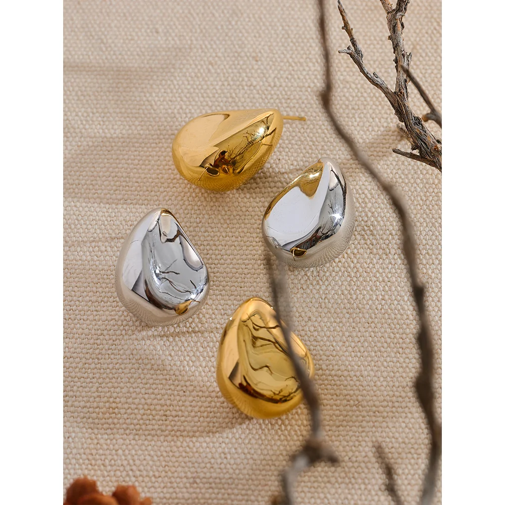 Brinco Oval Moderno Banhado em Ouro 18K