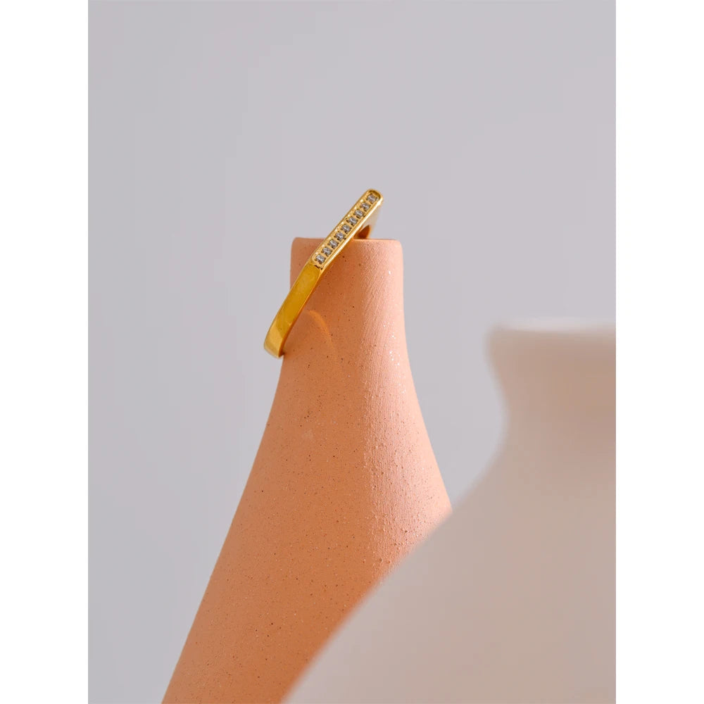 Anel Delicado Quadrado Banhado em Ouro 18K