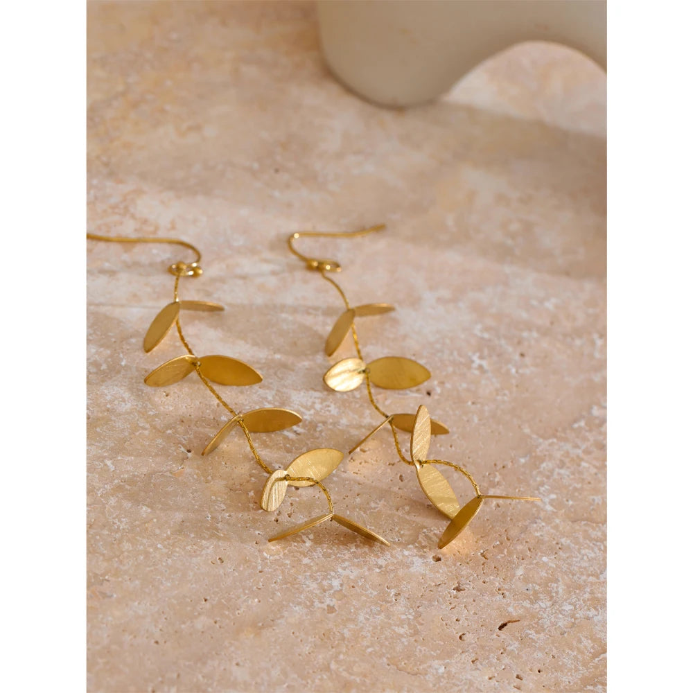 Brinco Folhas Banhado em Ouro 18K