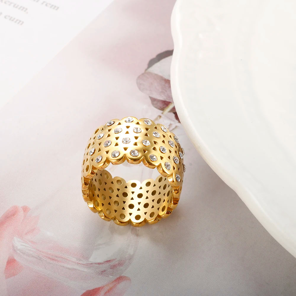 Anel Luxo Vazado Zircônias Banhado em Ouro 18K