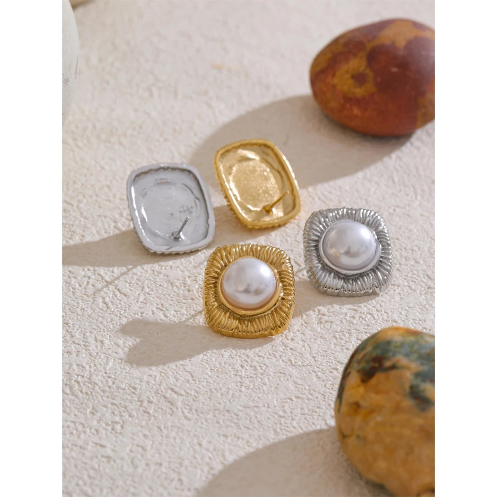 Brinco Elegance Pérola Banhado em Ouro 18K