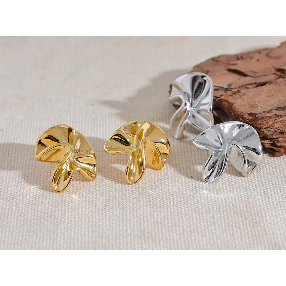 Brinco Irregular Flower Banhado em Ouro 18K