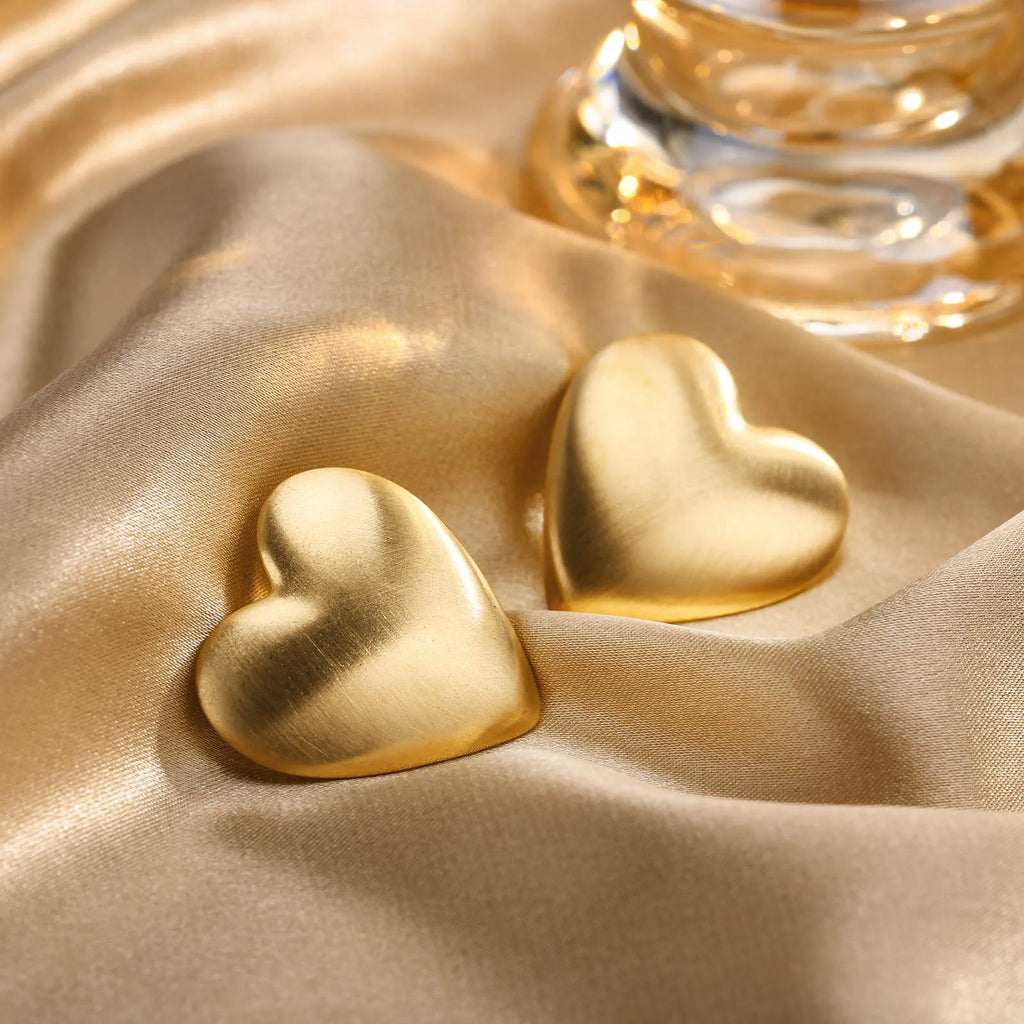 Brinco Chapeado Coração Banhado em Ouro 18K