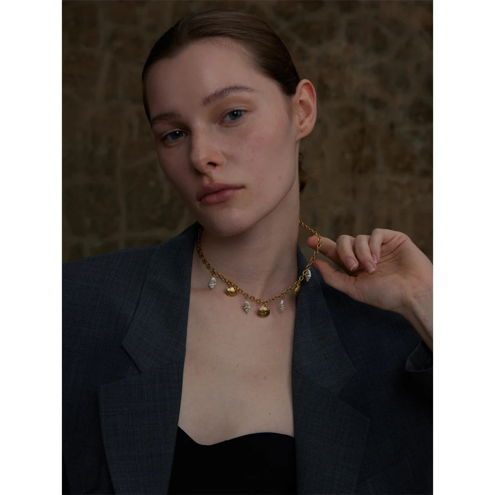 Colar Conchas Banhado em Ouro 18K