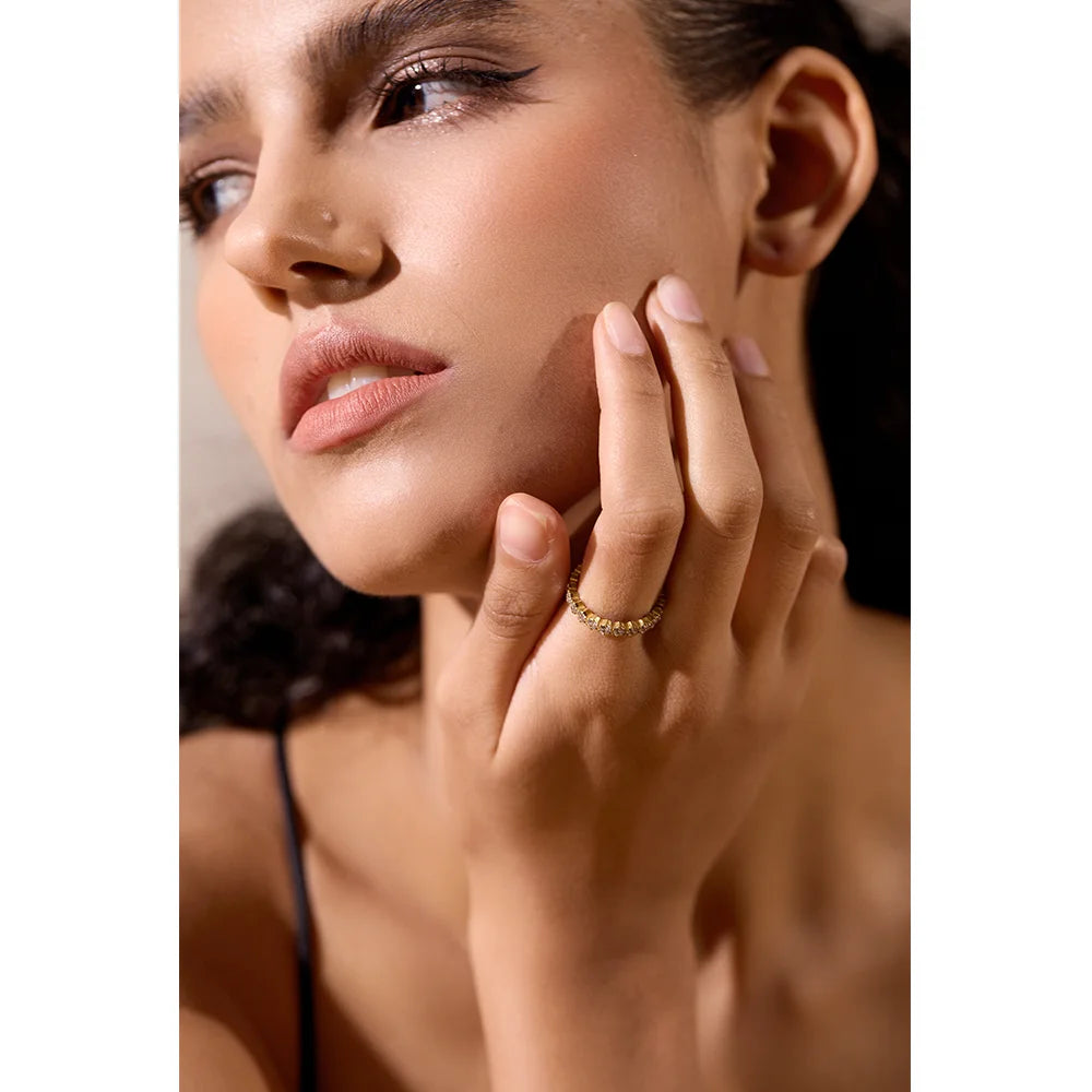 Anel Luxo Zircônias Banhado em Ouro 18K