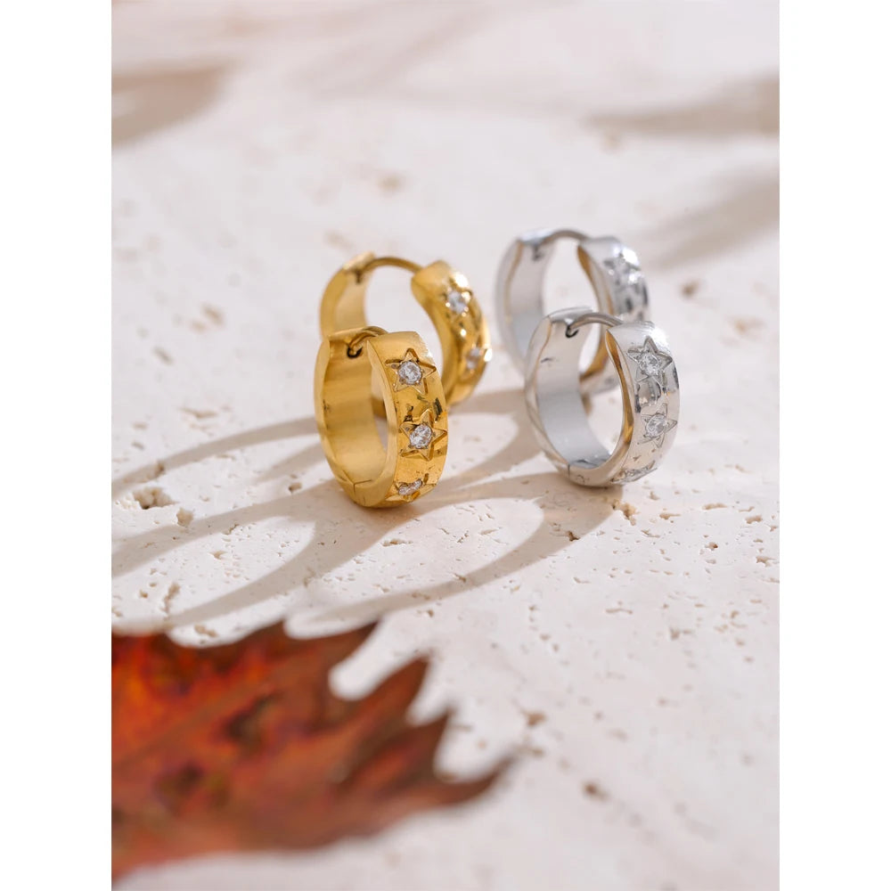 Brinco Zircônias Estrelas Banhado em Ouro 18K