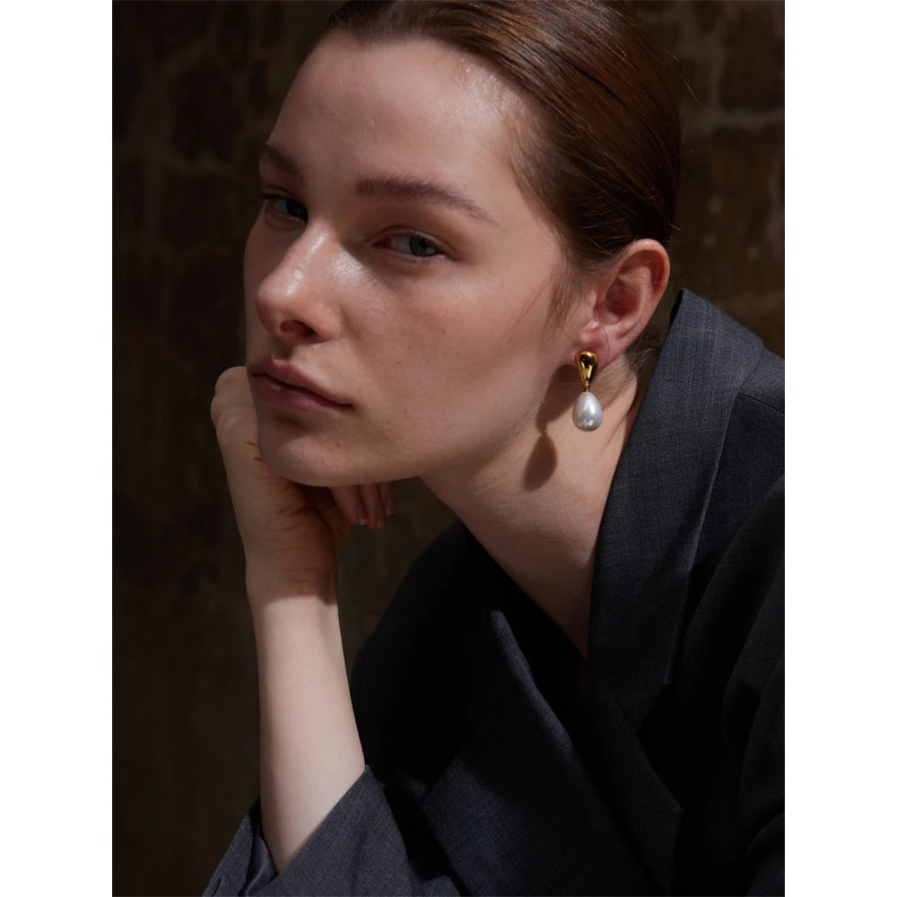 Brinco Gota de Pérola Banhado em Ouro 18K