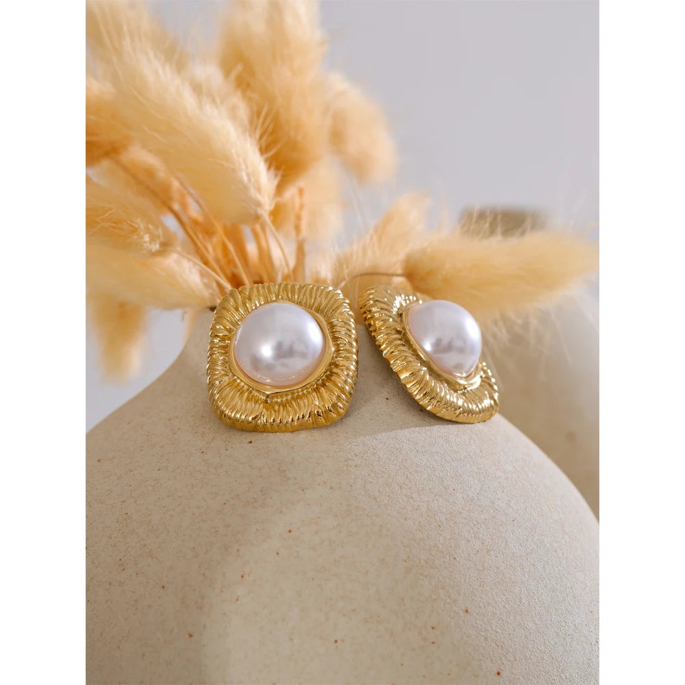 Brinco Elegance Pérola Banhado em Ouro 18K