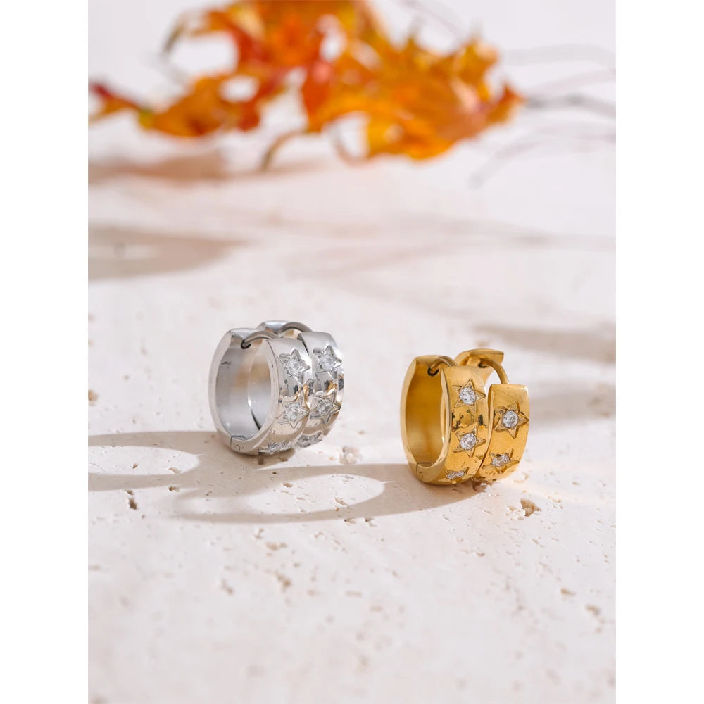 Brinco Zircônias Estrelas Banhado em Ouro 18K