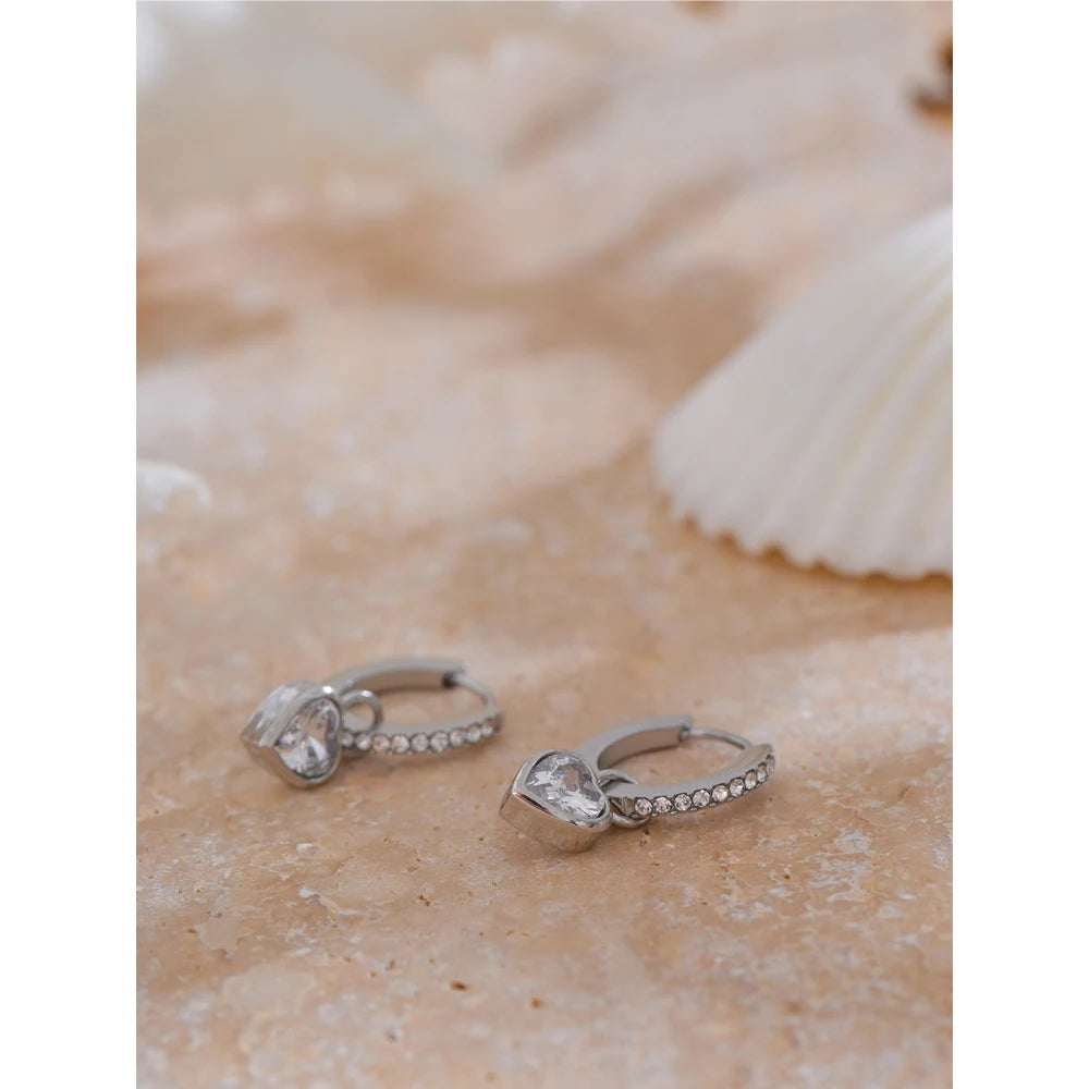 Brinco Delicado Coração Banhado em Ouro 18K