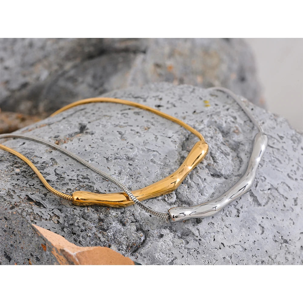 Colar Martelado Banhado em Ouro 18K