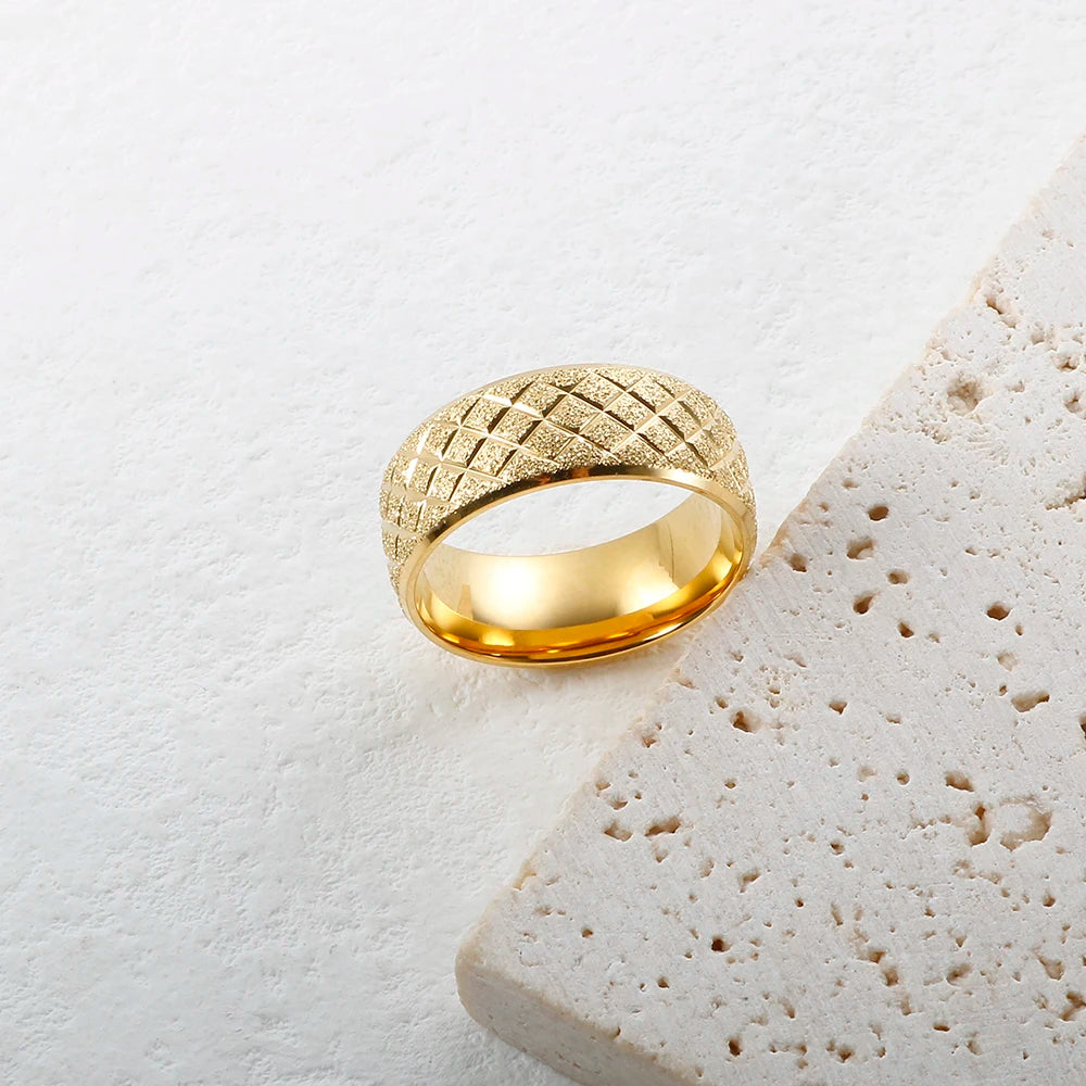 Anel Aliança Jeteado Desenhado Banhado em Ouro 18K
