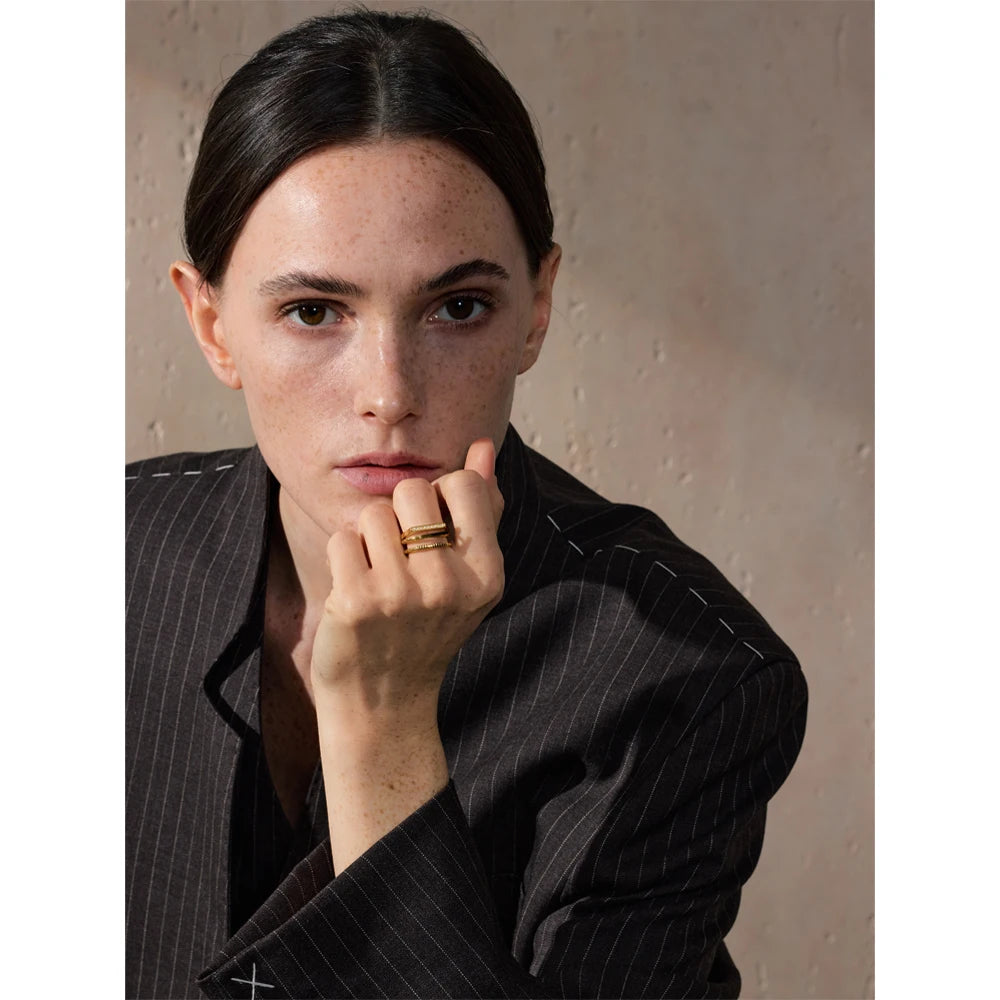 Anel Delicado Quadrado Banhado em Ouro 18K