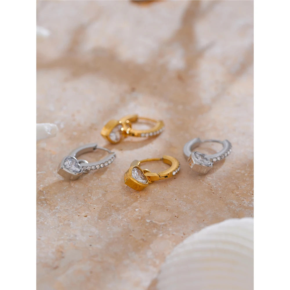 Brinco Delicado Coração Banhado em Ouro 18K