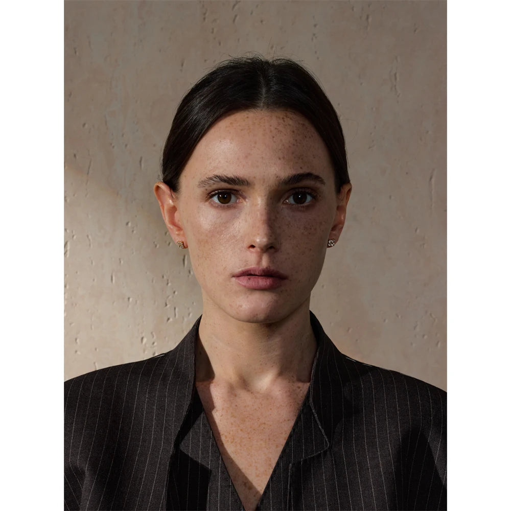 Brinco Delicado Flor Zircônia Banhado em Ouro 18K