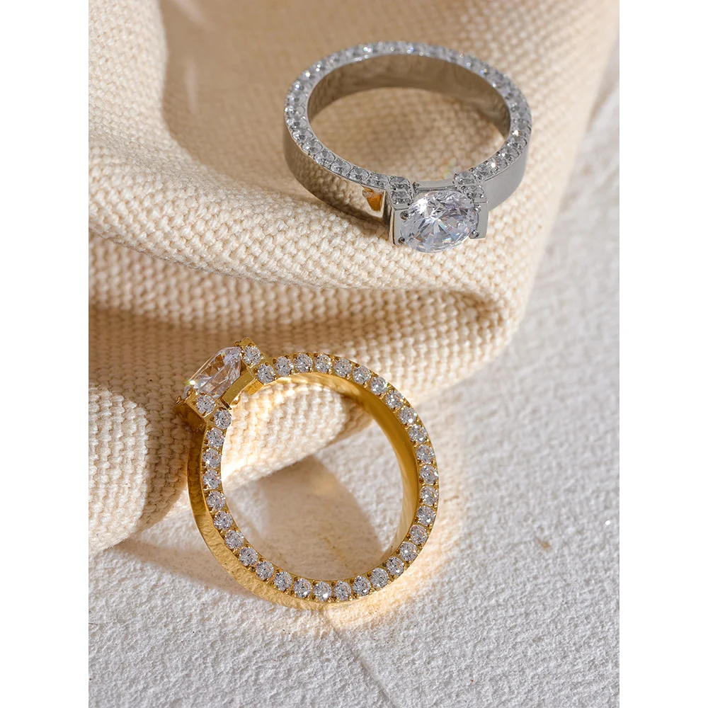 Anel Robusto Cravejado Banhado em Ouro 18K