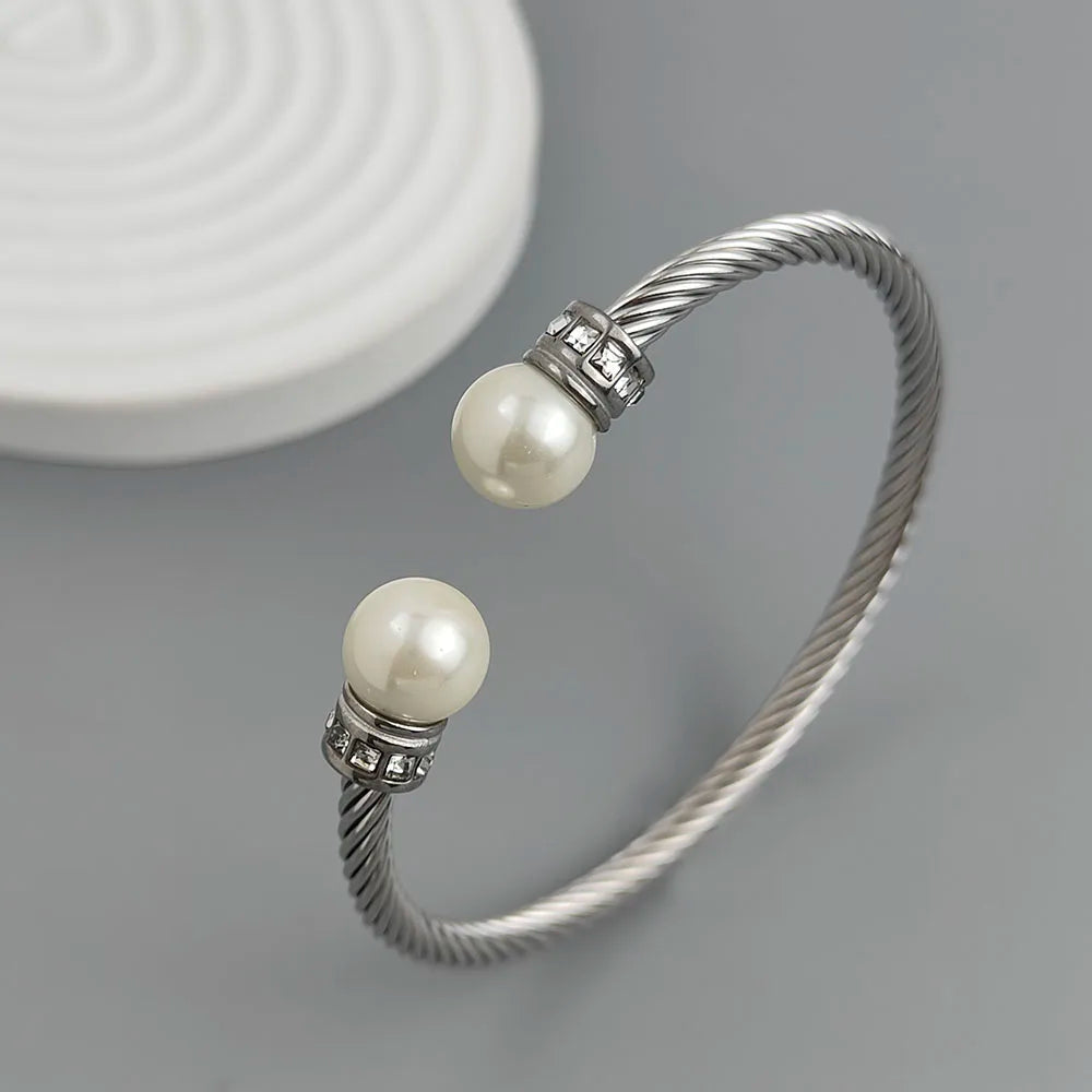 Bracelete Torcido com Pérolas Banhado em Ouro 18K