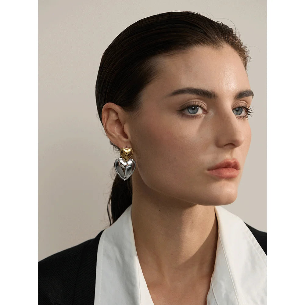 Brinco Dois Corações Banhado em Ouro 18K