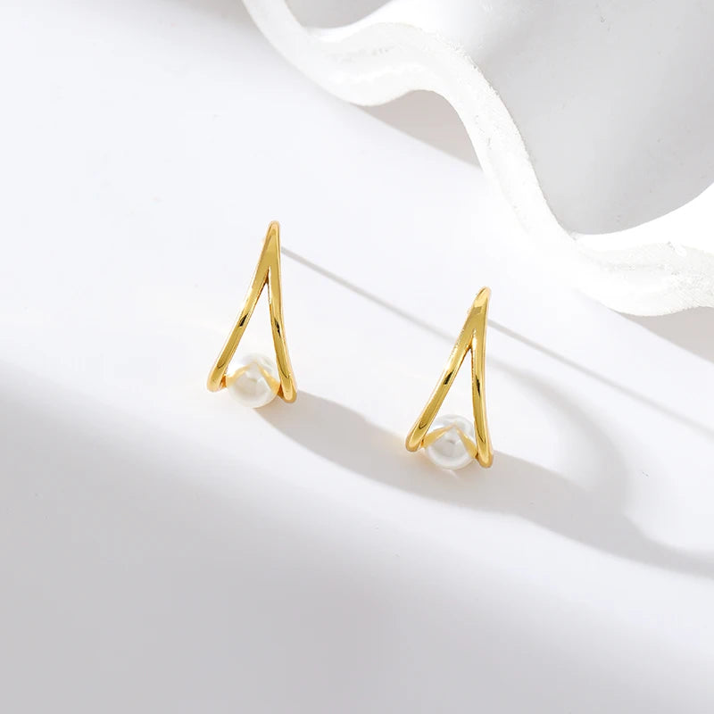 Brinco Vazado Pérola Banhado em Ouro 18K