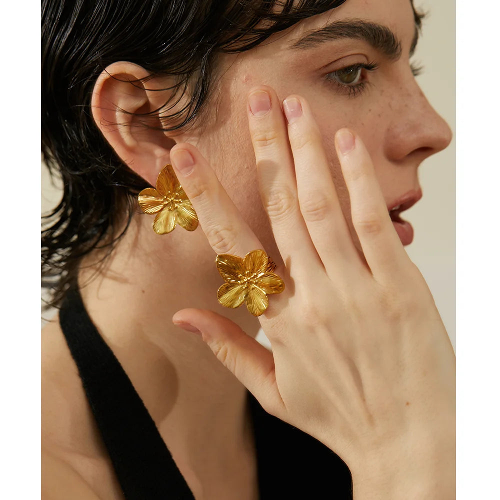 Anel Regulável Floral Banhado em Ouro 18K