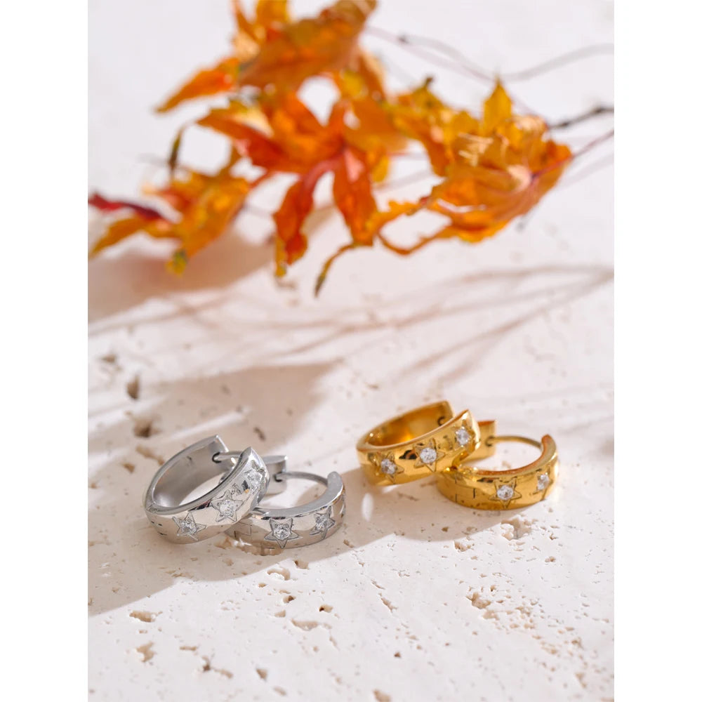 Brinco Zircônias Estrelas Banhado em Ouro 18K