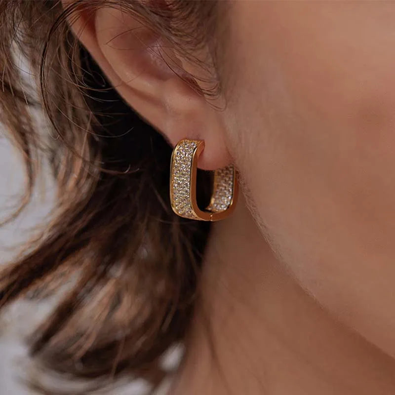 Brinco Quadrado Zircônias Banhado em Ouro 18K