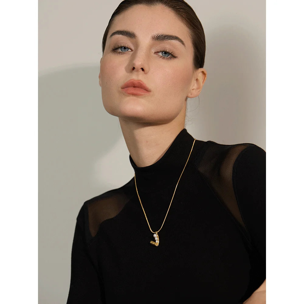 Colar Coração com Pérolas Banhado em Ouro 18K