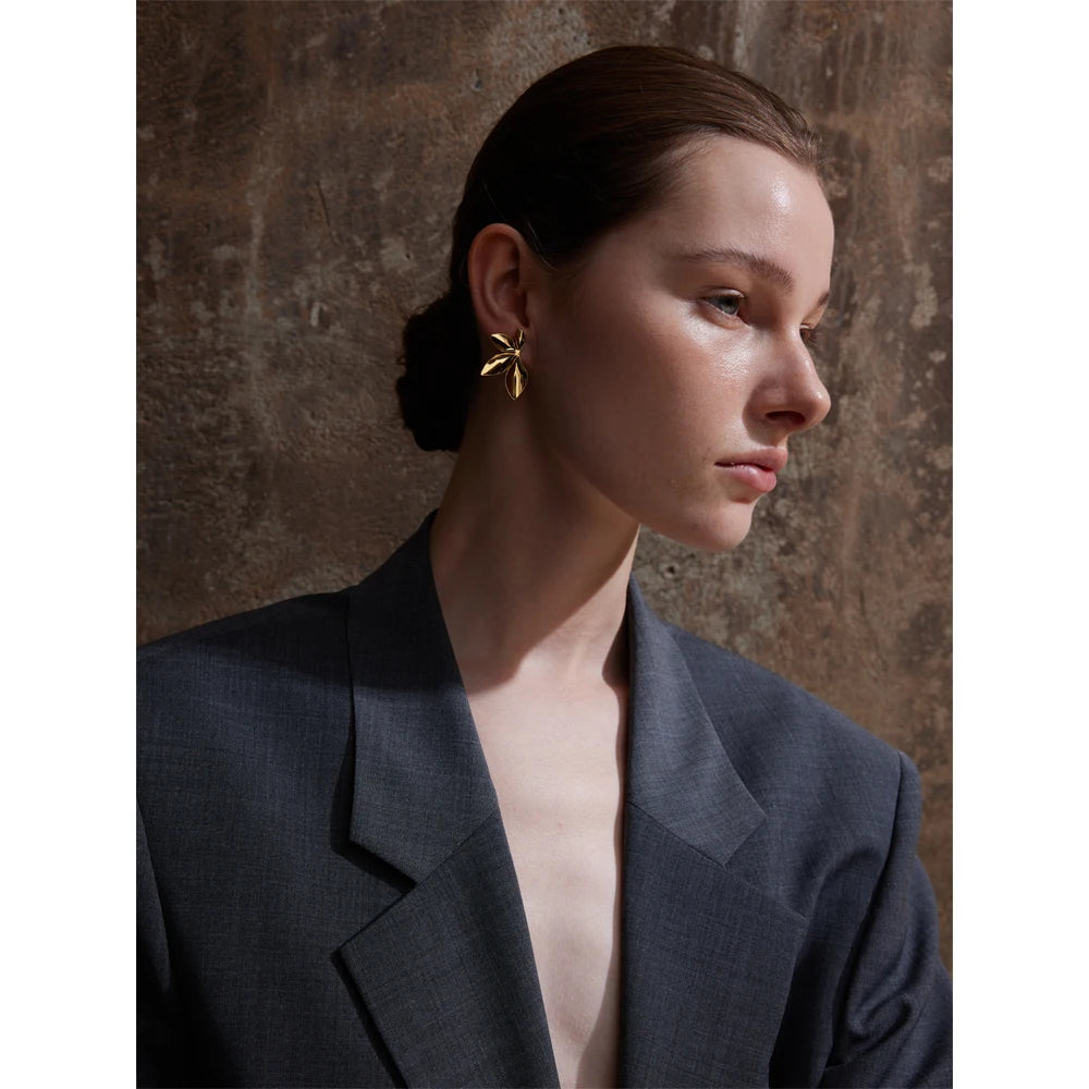 Brinco Flor Banhado em Ouro 18K