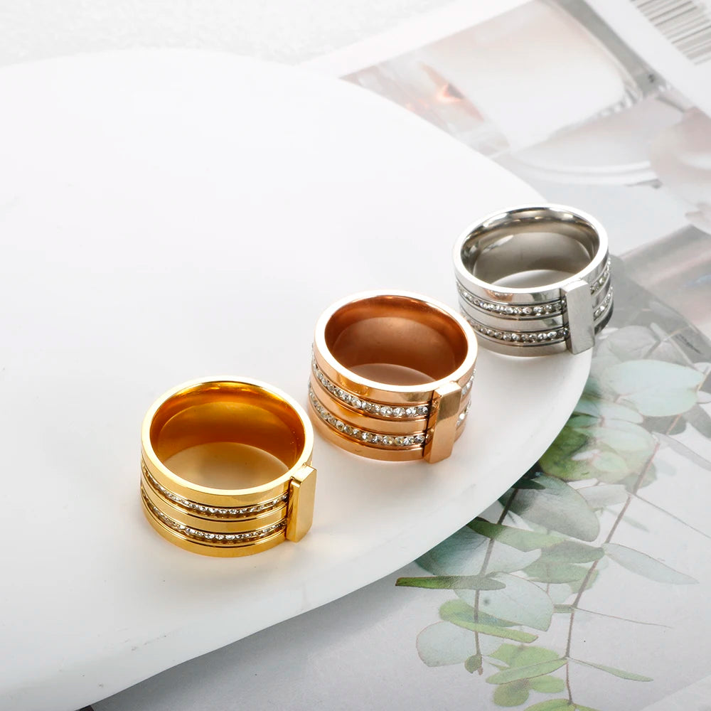 Anel Luxury Zircônias Banhado em Ouro 18K